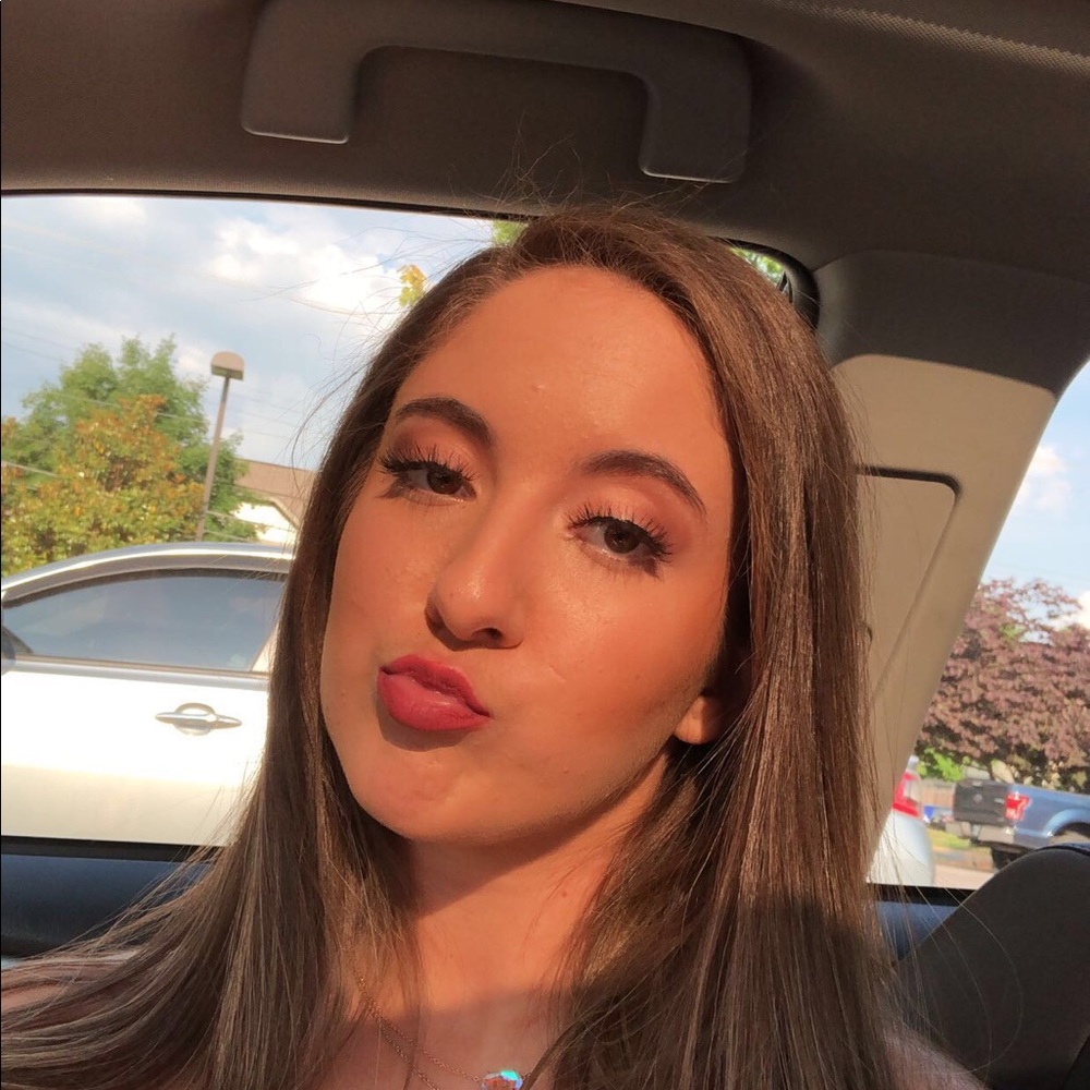 Meet your Posher, Olivia